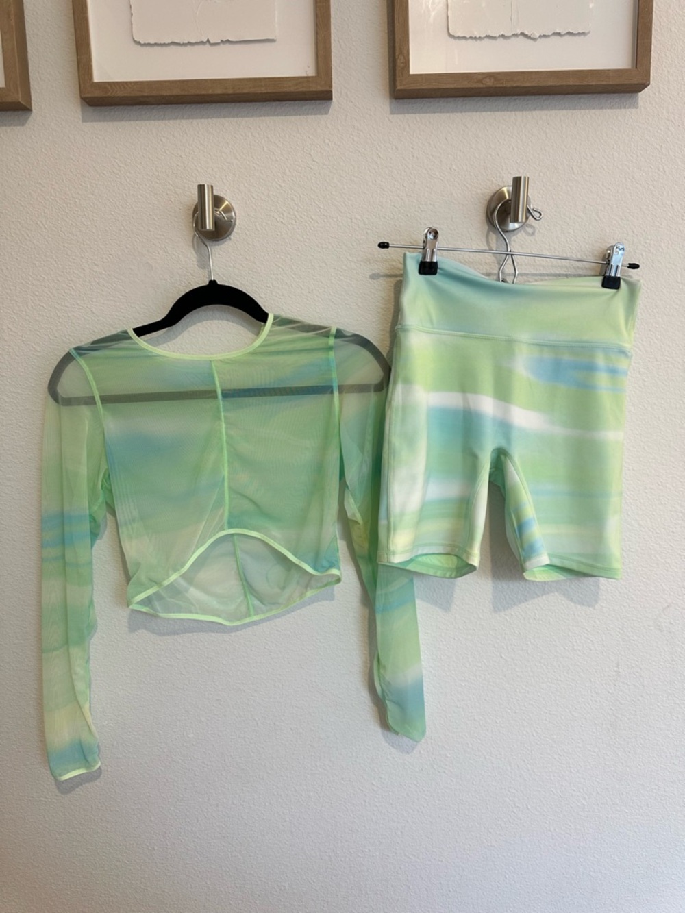 Fabletics Green White Blue Tie-Dye Athletic Bike Shorts